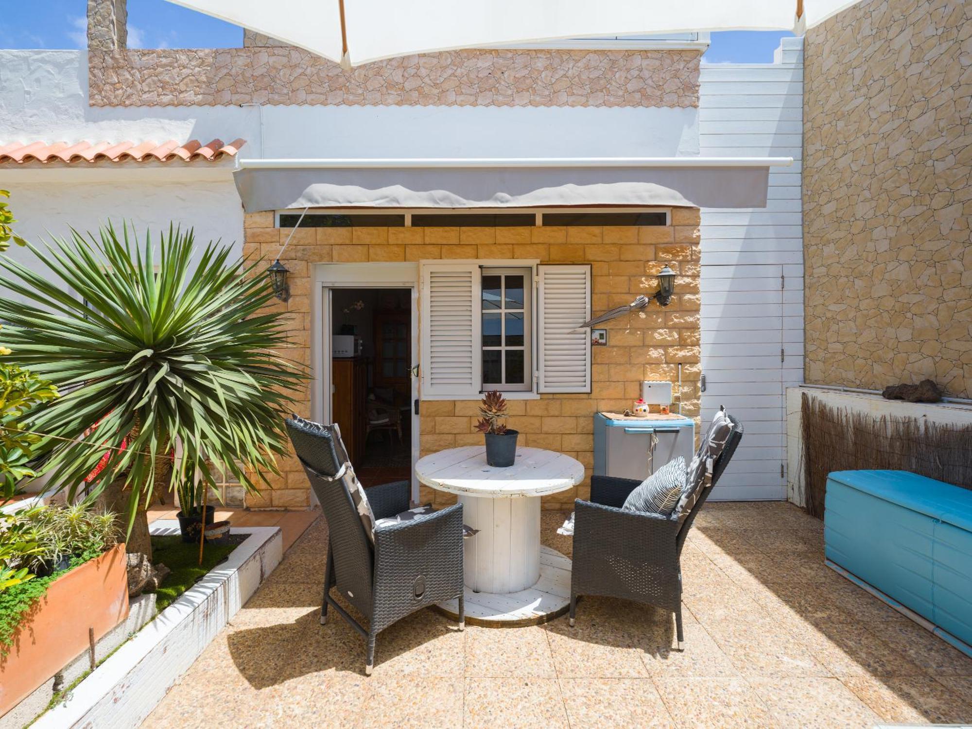 Landhaus Solo Adultos, Tuneras